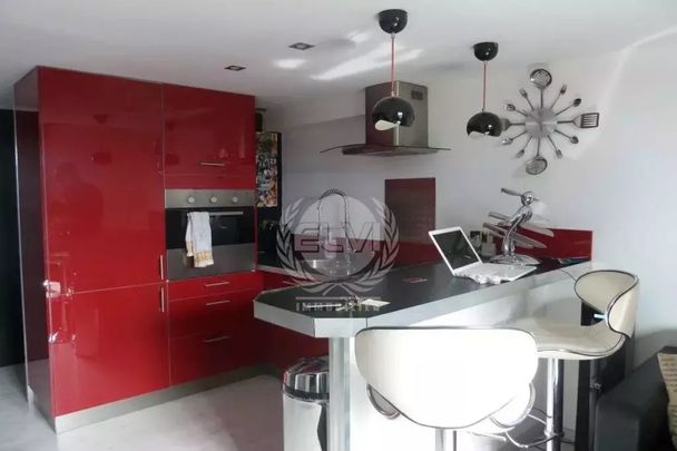 Appartement en location meublée – Plan de la Tour - Photo 1