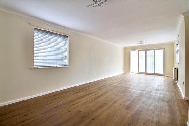 2 Bedroom Bungalow to let - Photo 1