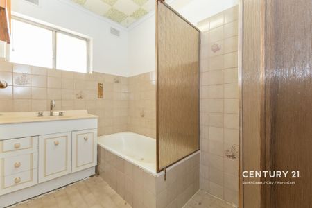Spacious 3-Bedroom Family Home on Generous 680sqm Block - Photo 2