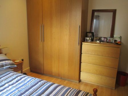 2 Bed Flat, Southfields, SW18 - Photo 4