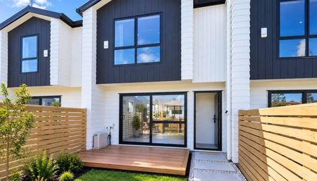 Brand New 2-Bedroom Townhouse, 2.5 Bathrooms - Photo 4