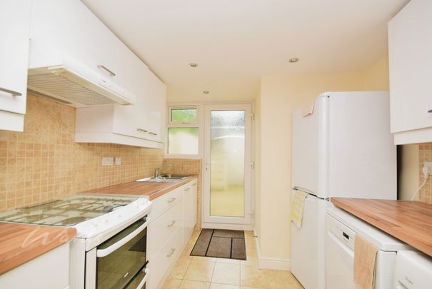 3 bedroom terraced house to rent - Photo 1