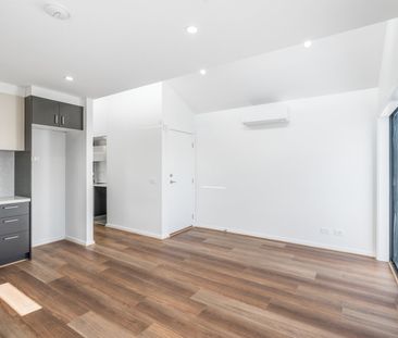 Modern Living in Prime East Geelong - Photo 3