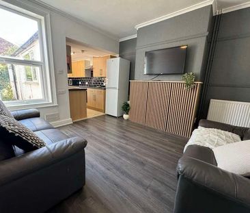 Bed // West End // Student House // Aug, LN1 - Photo 2