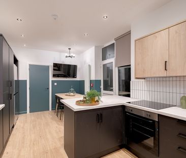 Room in a Shared House, Knowsley Street, BL9 - Photo 2