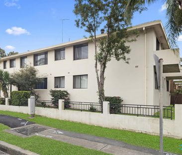 BEAUTIFUL 2 BEDROOM UNIT AND FANTASTIC LOCATION - Photo 5