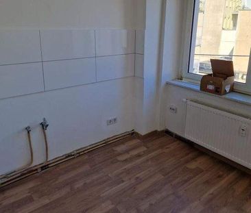 Ihr neues Zuhause mit Wohlfühlcharakter und modernem Bad! - Photo 1