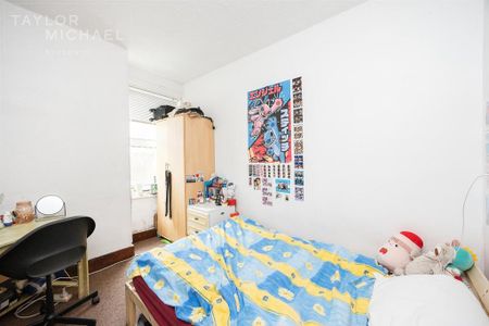 4 bedroom terraced house to rent - Photo 3