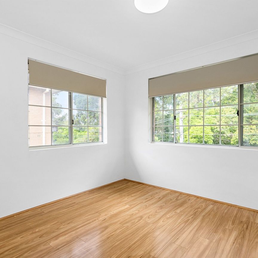 Immaculately Presented Full Brick TWO bedder Apartment - Short Walk to Rail - Photo 1