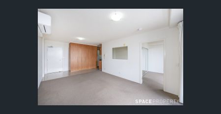 Furnished Appartment with Car Parking & Water Included - Photo 3