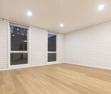 Recently renovated three bedroom dream! - Photo 1