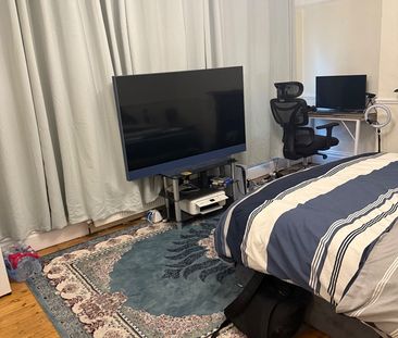 Room in a Shared House, London, CR0 - Photo 1