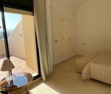 3 bedroom luxury penthouse for rent in San Pedro de Alcántara, Spain - Photo 4