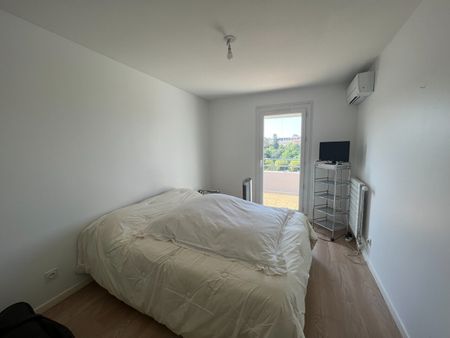 Location Appartement 4 pièces 105m² ROMANS SUR ISERE 26100 - Photo 3