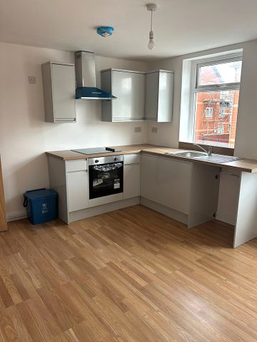 £1,250 PCM, Newly Refurbished Two/Three Bedroom Duplex in Broadway, Adamsdown, Cardiff, CF24 1QF - Photo 4