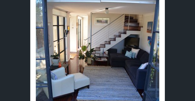 Light, bright and just so central - Photo 1