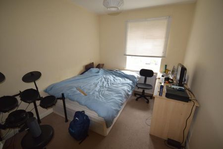 3 bedroom flat to rent - Photo 4