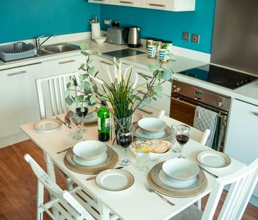 1 Bed Flat, Marco Island, NG1 - Photo 1