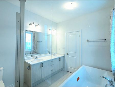 For Lease - 1061 Pisces Trail, Pickering, Ontario - Photo 2