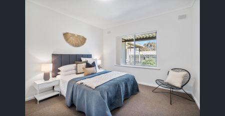 Light Filled Easy Living - Photo 2