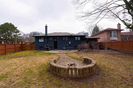 For Lease - 2 Groveland Crescent, Toronto, Ontario - Photo 3