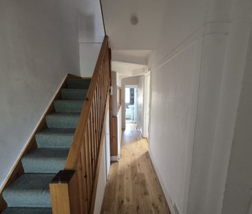 Park Road, N11, London - Photo 1