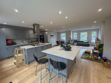 5 bedroom townhouse to rent - Photo 4