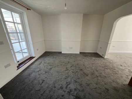 Three Bedroom House To Let on Nacton Road - Photo 3