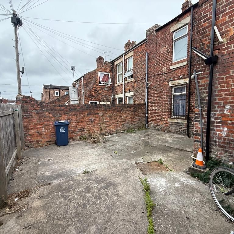 5 bedroom house to rent - Photo 1