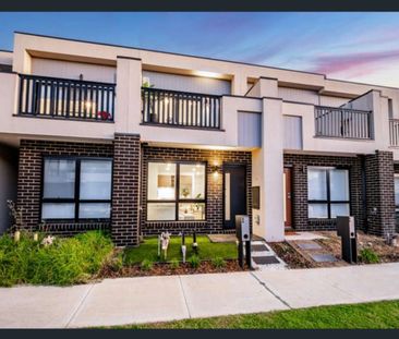 Luxurious and Functional Living - Photo 3