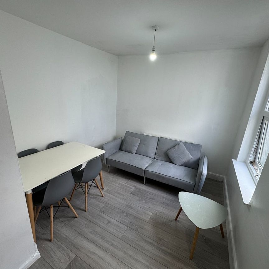 2 Bed Flat, Montpelier Road, BN1 - Photo 1