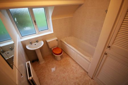 3 bedroom semi-detached house to rent - Photo 2