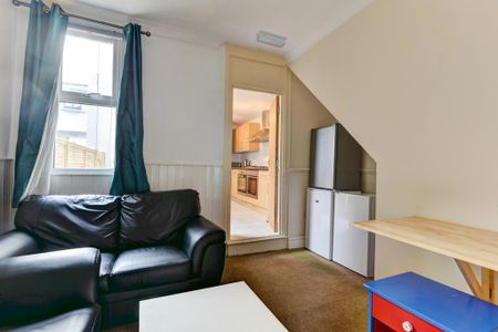 6 bedroom house to rent - Photo 2