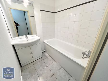 Location Appartement 2 pièces 53m² LE CATEAU CAMBRESIS 59360 - Photo 5