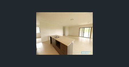 4 Bed Ideal Family Living in a Secure and Convenient Location. - Photo 4