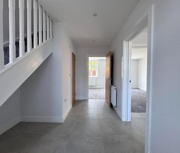 4 bedroom semi-detached house to rent - Photo 5