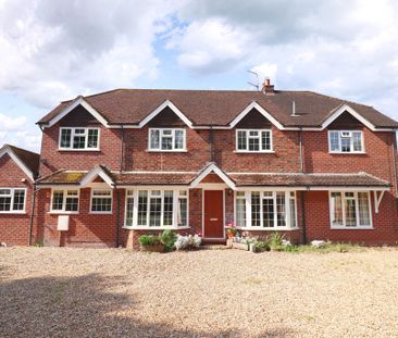 5 bedroom Detached House to let - Photo 3