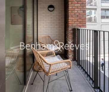 2 Bedroom flat to rent in Gorsuch Place, Nine Elms, E2 - Photo 1