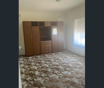 Convenient Airport Living – Spacious 2-Bedroom Upstairs Unit - Photo 2