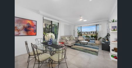 Luxury 3 bedroom Waterfront Apartment. - Photo 3