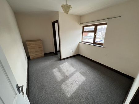 3 bedroom flat to rent - Photo 4