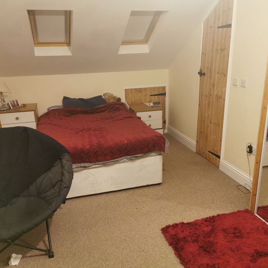 5 bedroom house, 1 en-suite - Photo 1