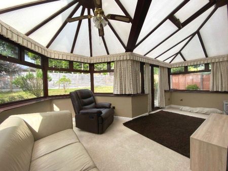 5 bedroom detached house to rent - Photo 2