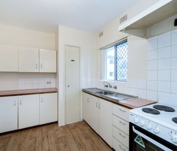 Quaint two bedroom, one bathroom apartment! - Photo 1