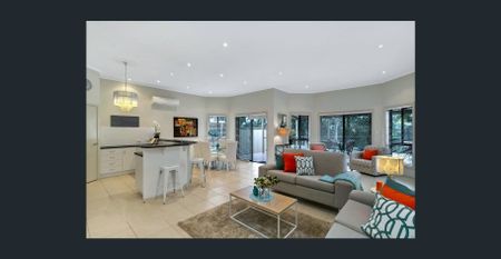 3 BEDROOM BEAUTY! - Photo 2