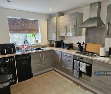 3 bedroom semi-detached house to rent - Photo 4