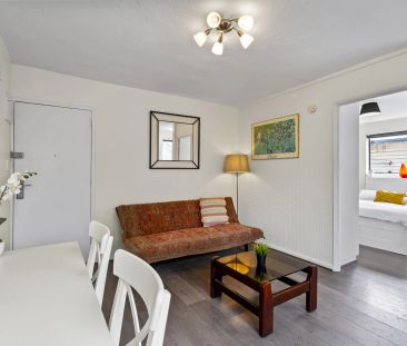 Cozy, Ground Floor Apartment with Easy, First-Come-First-Served Scr... - Photo 6