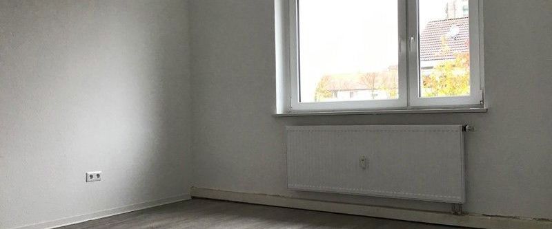 Sehr schön geschnittene 2-Raum-Wohnung mit Balkon und Wohnküche in Stadtlage! - Photo 1