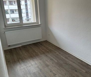 Moderne 3-Zimmer-Wohnung mit Balkon in zentraler Lage - Foto 1
