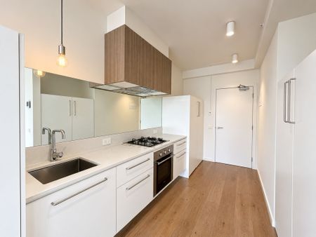 Charming 2 Bedroom Apartment - Photo 5